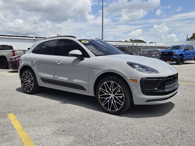 2024 Porsche Macan 4DR AWD — photo 1 of 34